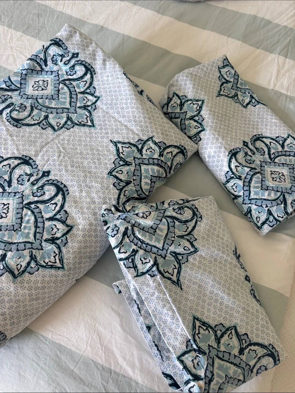 Anthropologie John Robshaw dahara twin Blue Medallion Cotton duvet cover set.
